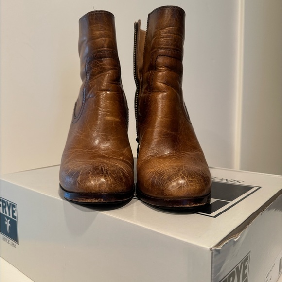 Gorgeous almost new Frye leather Boots. - Picture 5 of 7